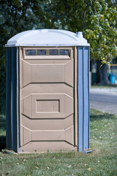 Best Porta potty delivery and setup  in Fowlerville, MI